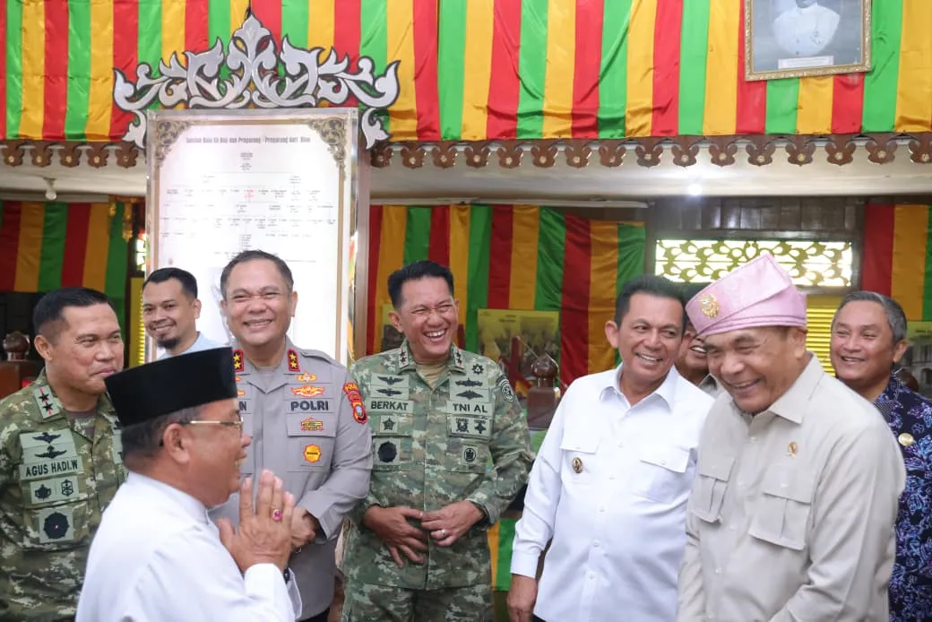 Sinergi TNI-Polri di Kepri: Kapolda Dampingi Menko Polkam RI Tinjau Pulau Penyengat