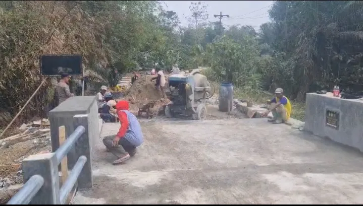 Sinergi TNI dan Warga Cikeusik Pandeglang: Gotong Royong Bangun Jembatan Garuda, Bangkitkan Urat Nadi Ekonomi Desa