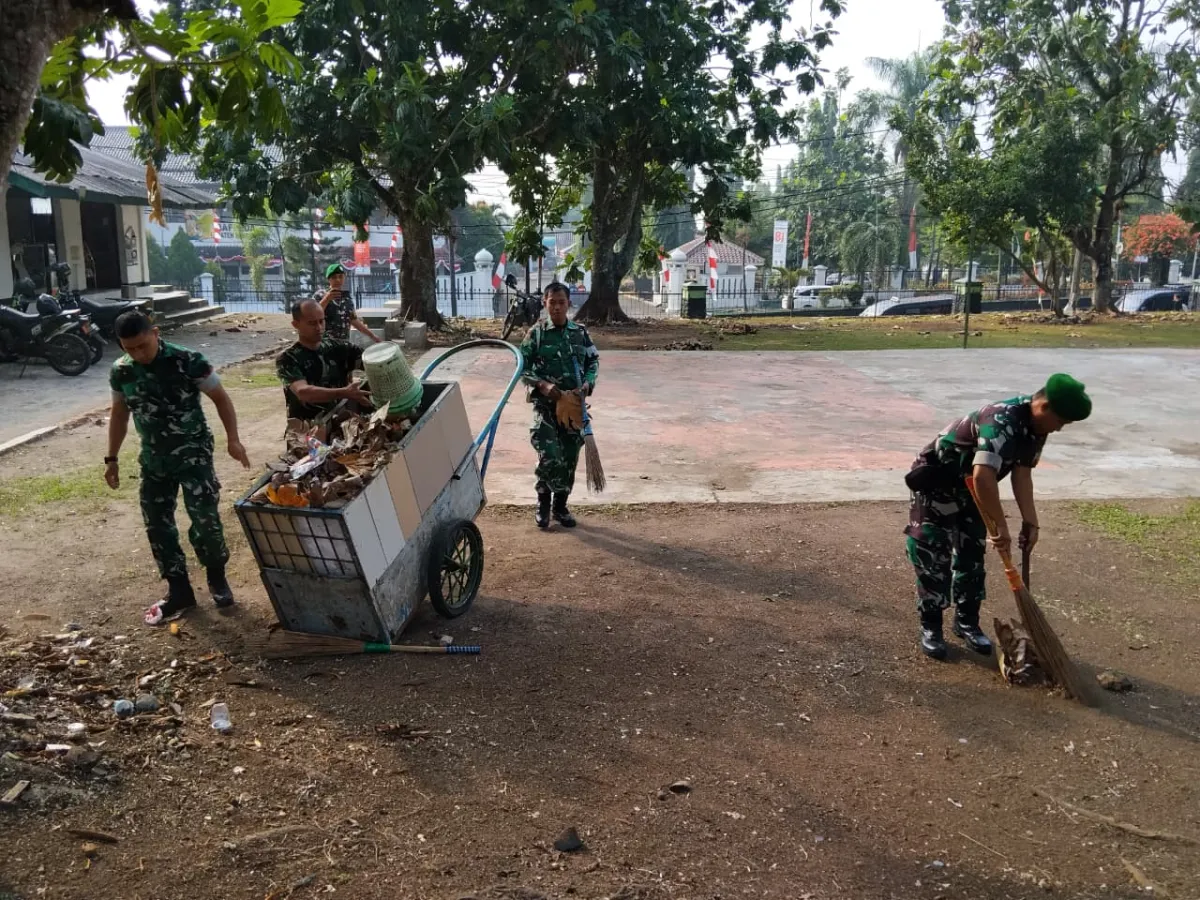 Anggota Kodim 0601/Pandeglang Melaksanakan Kegiatan Pembersihan Satuan untuk Menciptakan Lingkungan Kerja yang Bersih, Nyaman dan Profesional
