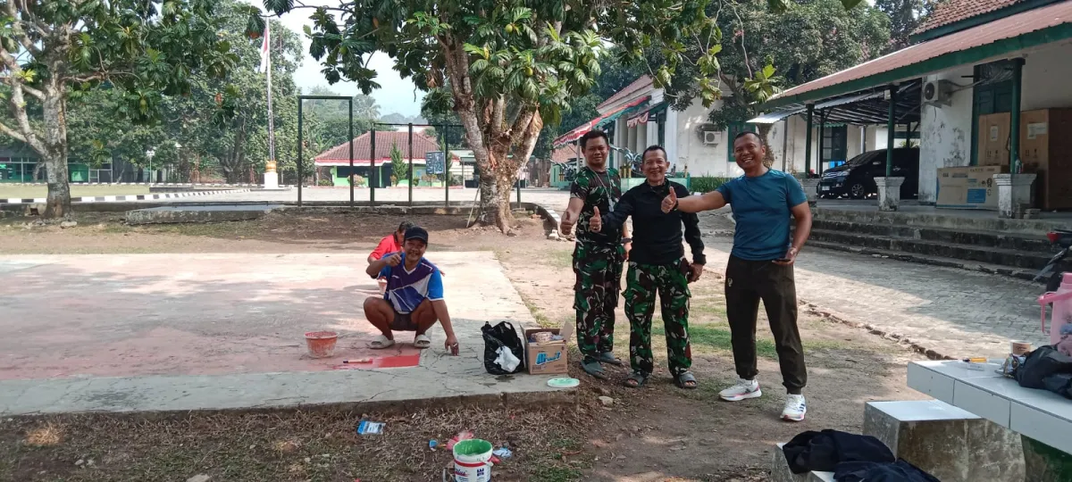 Aksi Nyata Dandim 0601/Pandeglang Letkol Inf Fajar Aulia Futra, Pimpin Gotong Royong Perawatan Lapangan Voli