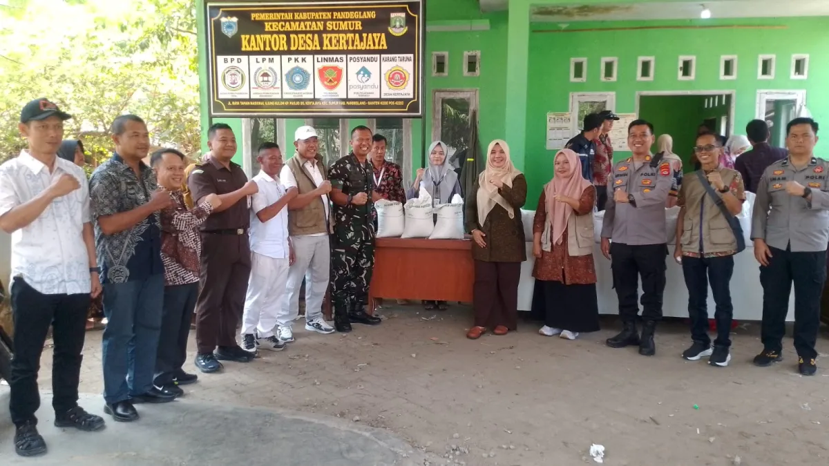 Bantuan Pangan Alokasi Juli–September Disalurkan kepada 6.081 KPM di Kecamatan Sumur, Dandim 0601/Pandeglang Hadir Pastikan Penyaluran Berjalan Lancar