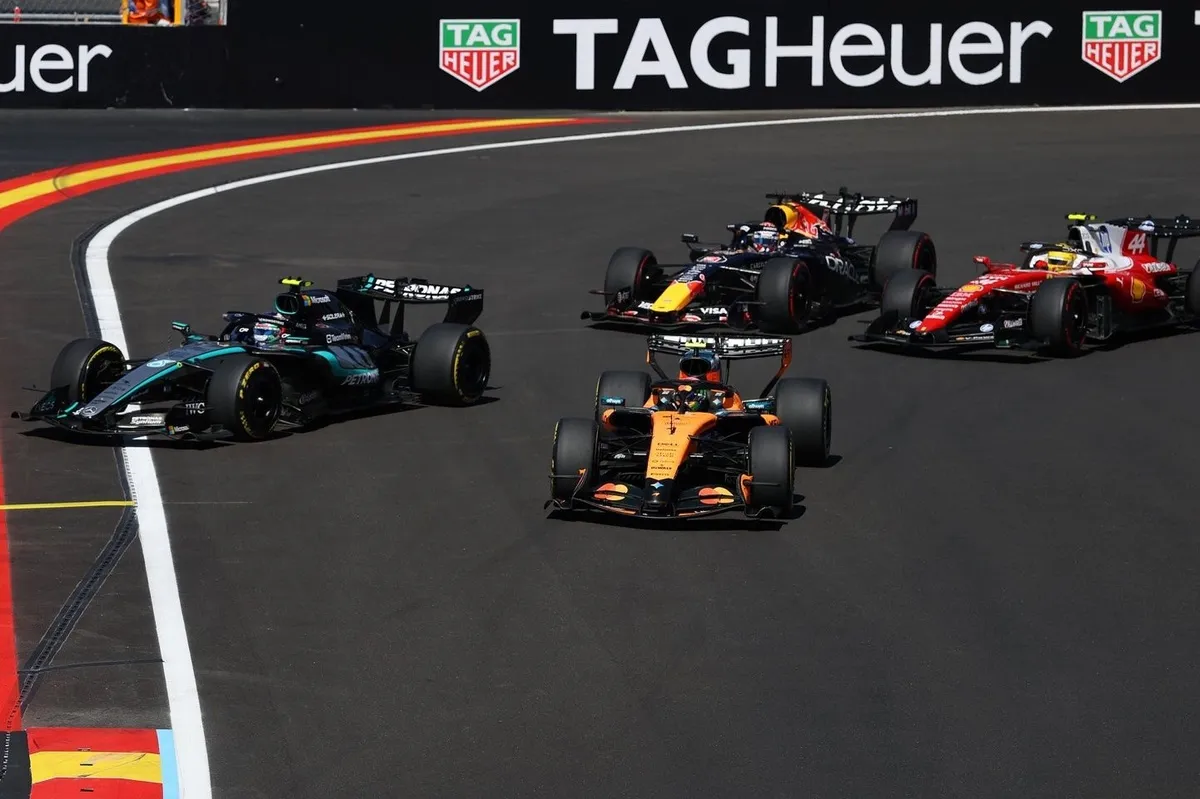 Verstappen: Menyerahkan Posisi ke Hamilton adalah Harga Mati