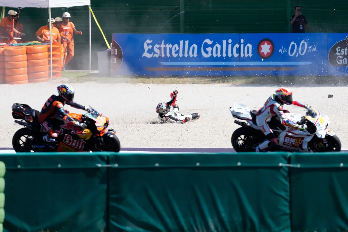 Bezzecchi Blunder, Marquez Kuasai MotoGP San Marino 2026