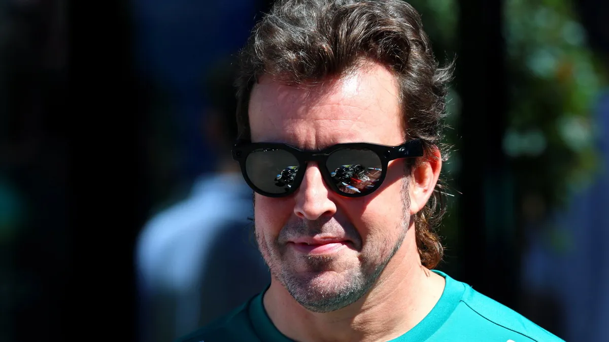 Alonso Tertangkap Kamera Setir Bugatti Veyron Termahal, Masa Depan F1 Masih Gelap
