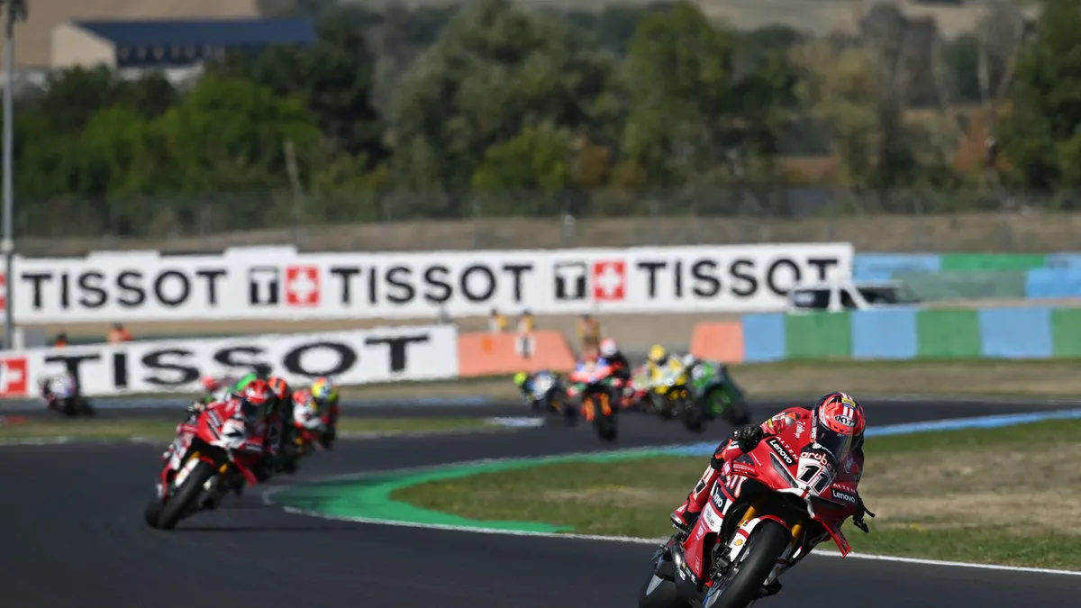 WorldSBK Prancis: Bulega Pede Sapu Bersih di Superpole Race Magny-Cours