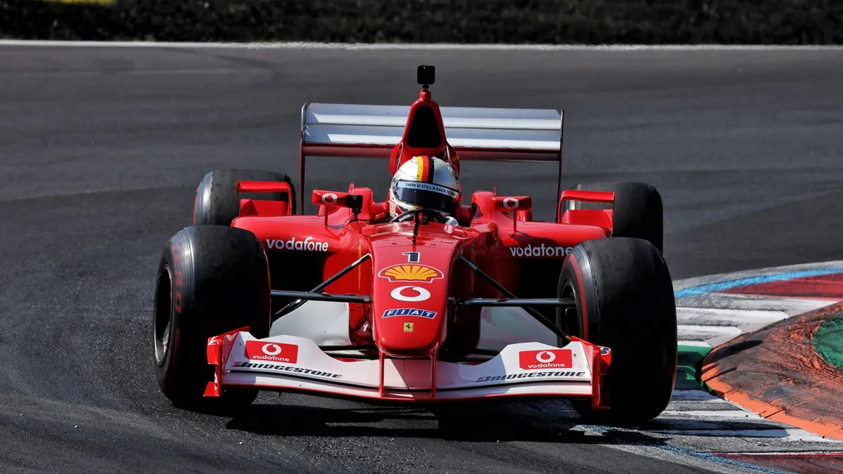 Vettel Pukau Tifosi di Monza dengan Demo Run Ferrari F2002 Schumacher