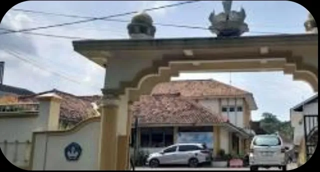 Abu Vulkanik Gunung Anak Krakatau Kepung Pandeglang, Sekolah Terapkan Pembelajaran Jarak Jauh (PJJ) Mulai 7 September 2026