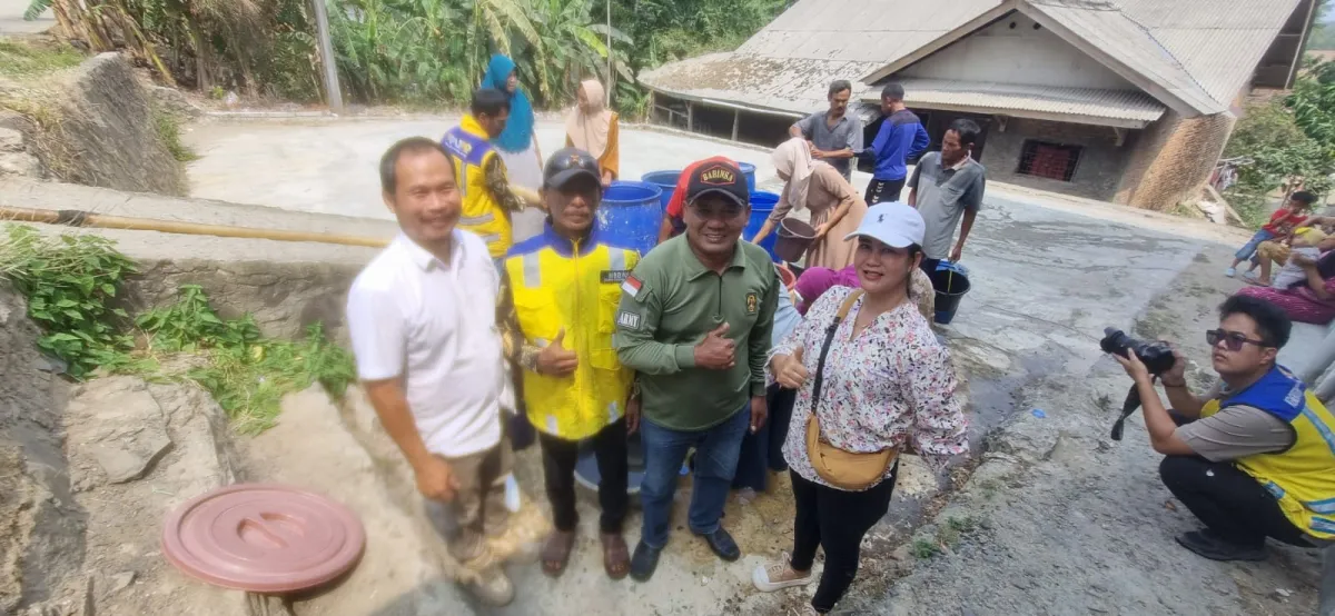 Kemarau Panjang Landa Cikeusik, Babinsa dan PKB Banten Turun Tangan Salurkan 8.000 Liter Air Bersih