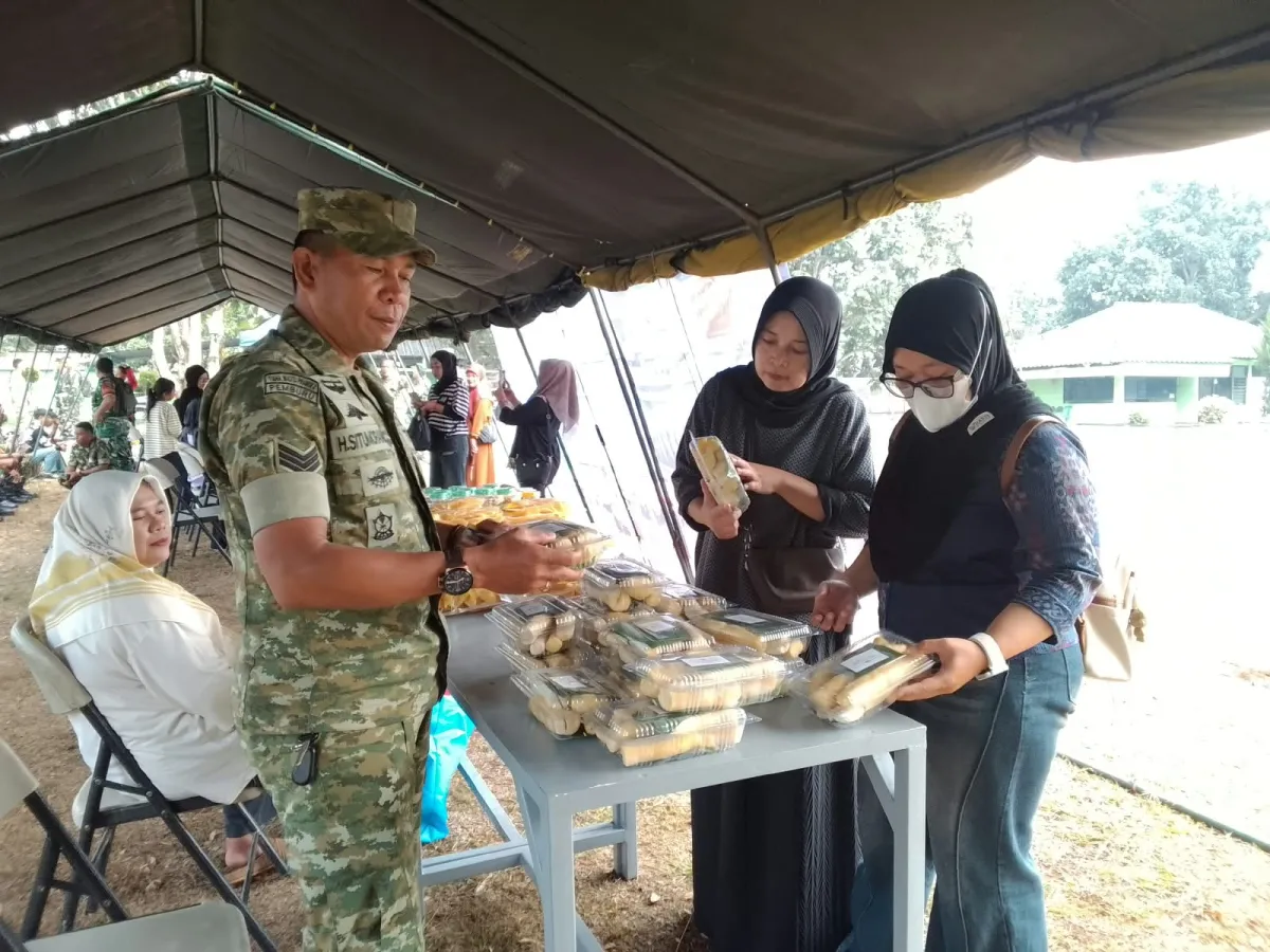 Bazaar Kodim 0601/Pandeglang Semarakkan HUT ke-81 TNI, Hadirkan Sembako Murah dan Produk UMKM untuk Masyarakat