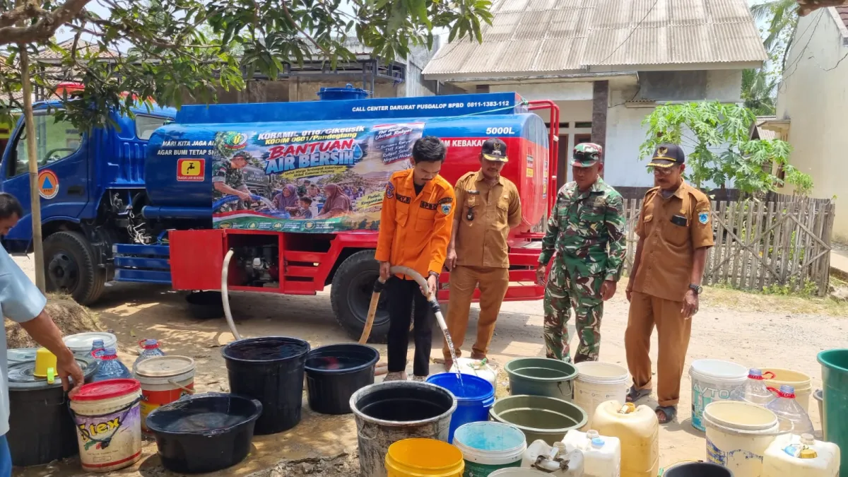 Kemarau Panjang Picu Krisis Air Bersih, Koramil 0116/Cikeusik Salurkan 20.000 Liter ke Tiga Desa