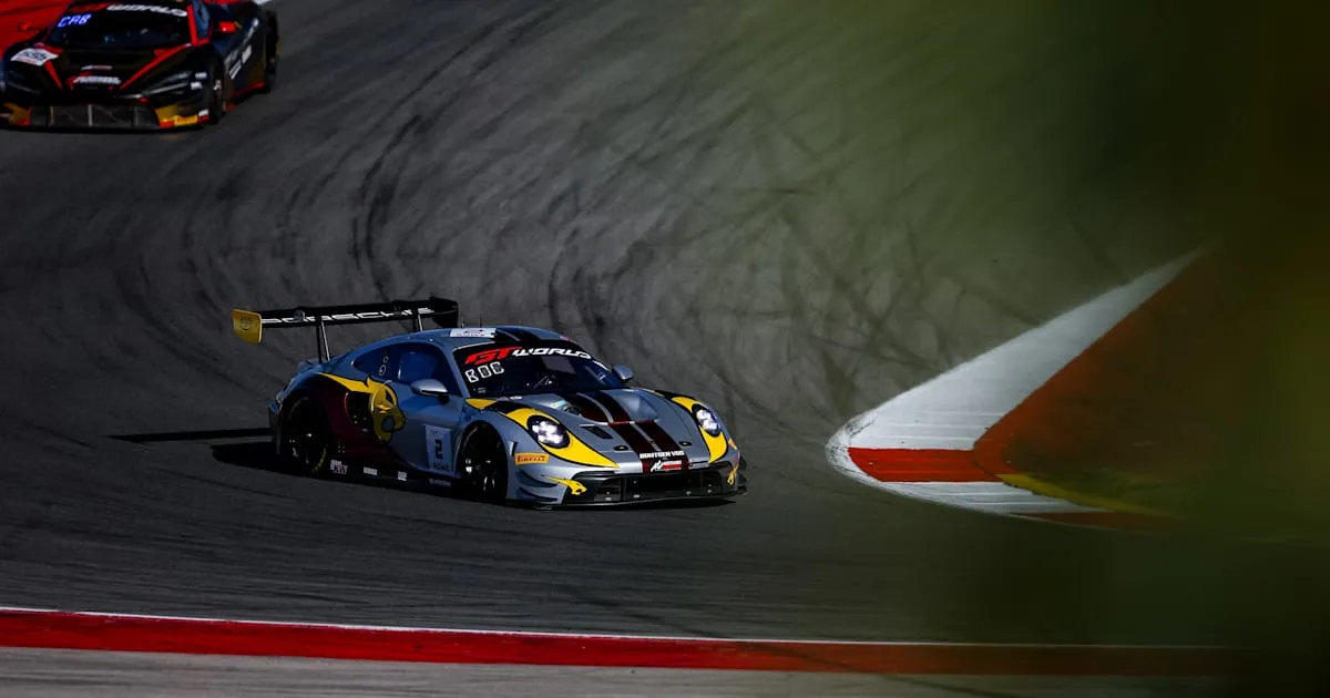 Porsche Rebut Pole Skenario Final GT World Portimao
