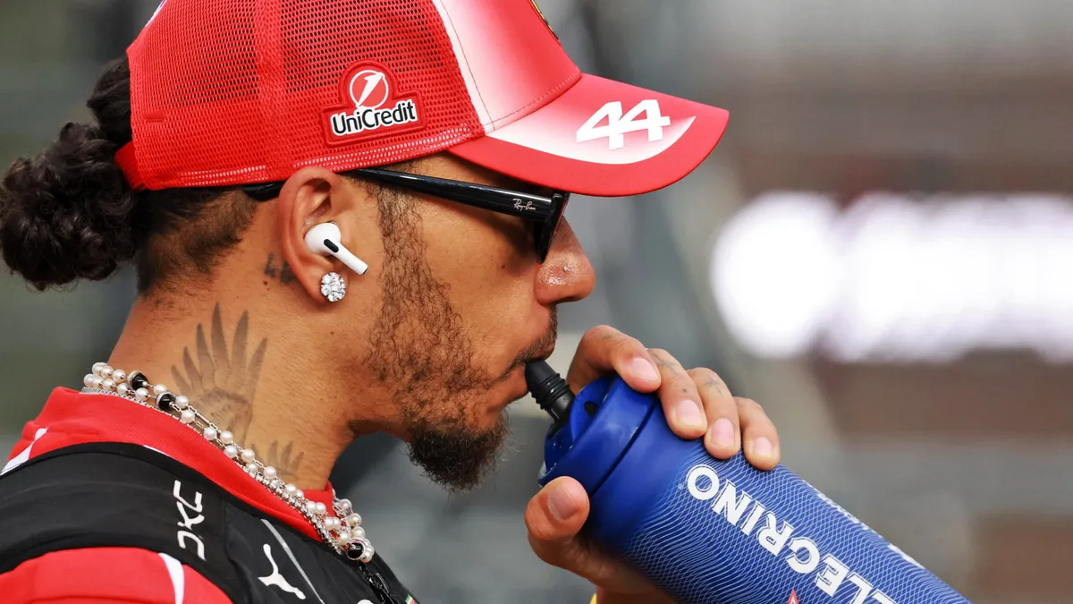 Keputusan Strategi Aneh Lewis Hamilton di GP Singapura Disorot Martin Brundle
