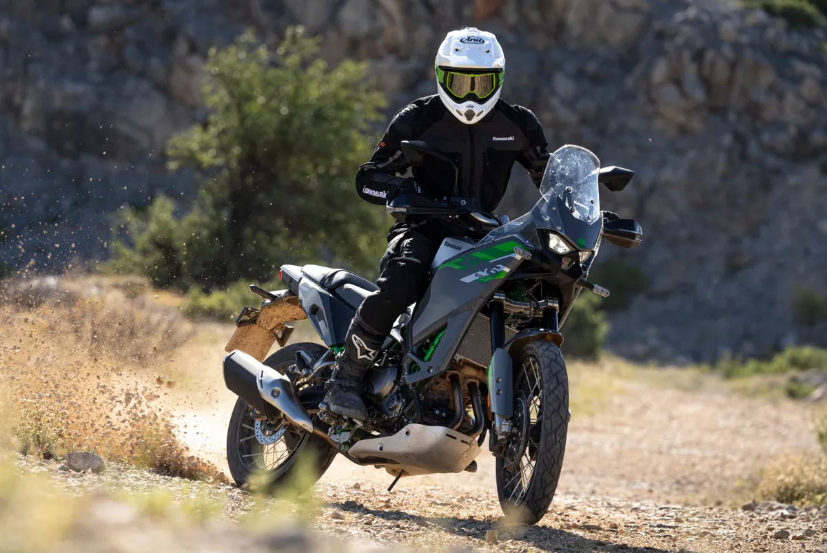 Kawasaki KLE650 2027 Meluncur Bawa DNA Rally dan Fitur Touring