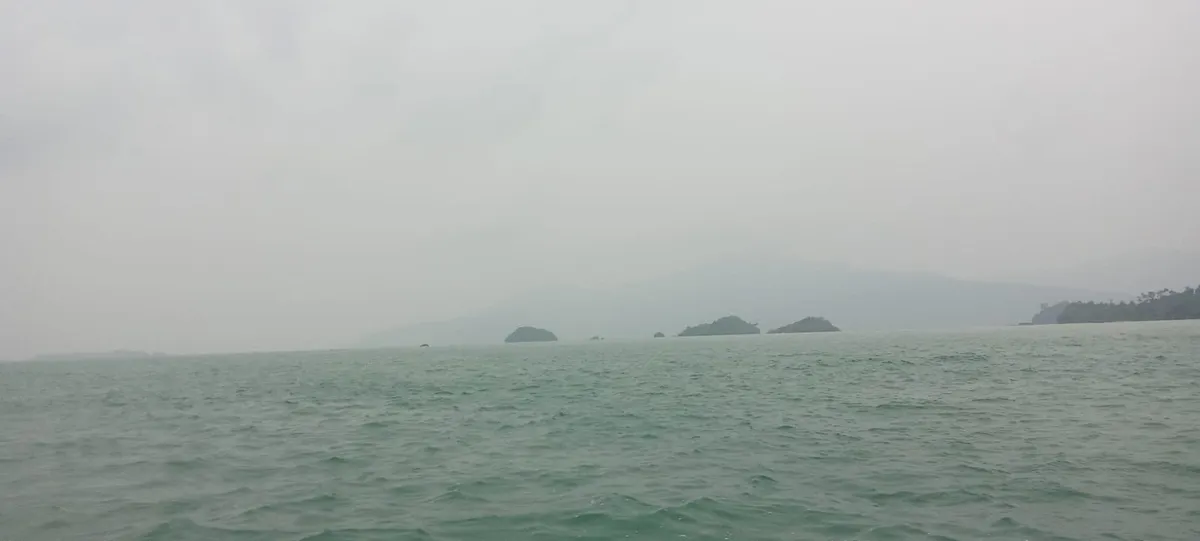 Kabut Tebal Lumpuhkan Lingga Aktivitas Warga dan Sekolah Terganggu