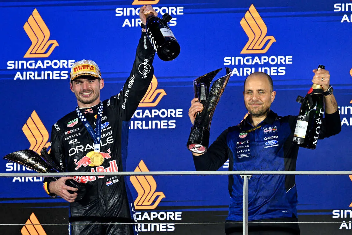 Verstappen Kenang Candaan Lambiase di Podium GP Singapura
