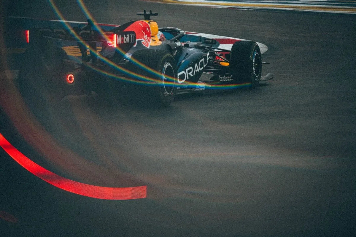 Jadwal F1 GP Singapura: Verstappen Rebut Pole, Tantangan Cuaca
