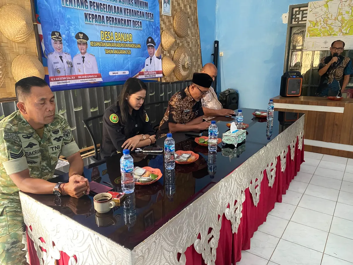 Babinsa Koramil Banjar Dampingi Sosialisasi Pengelolaan Keuangan Desa
