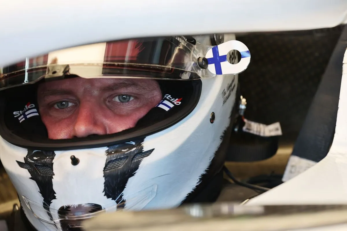 Valtteri Bottas Lelang Helm Nigel the Badger di F1 Authentics