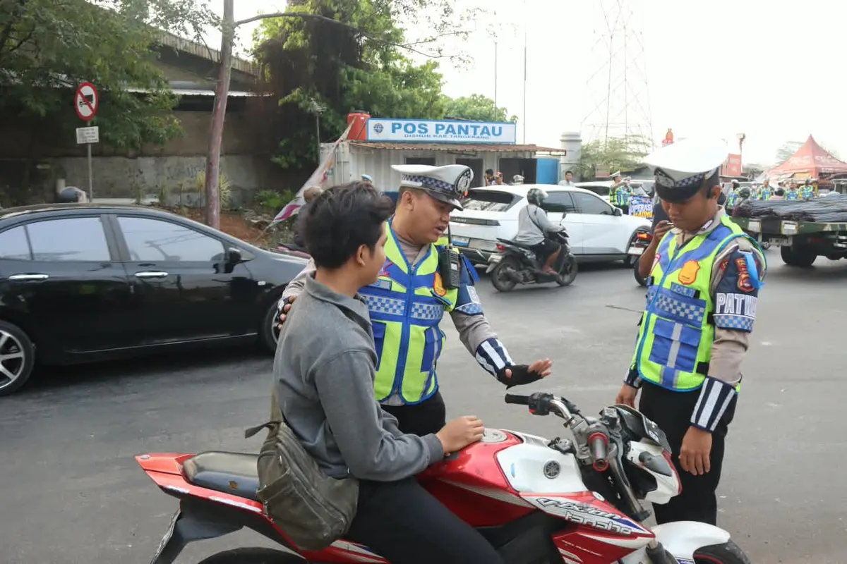Operasi Patuh Maung 2026: Polresta Tangerang Sasar Pengendara Tanpa Helm SNI