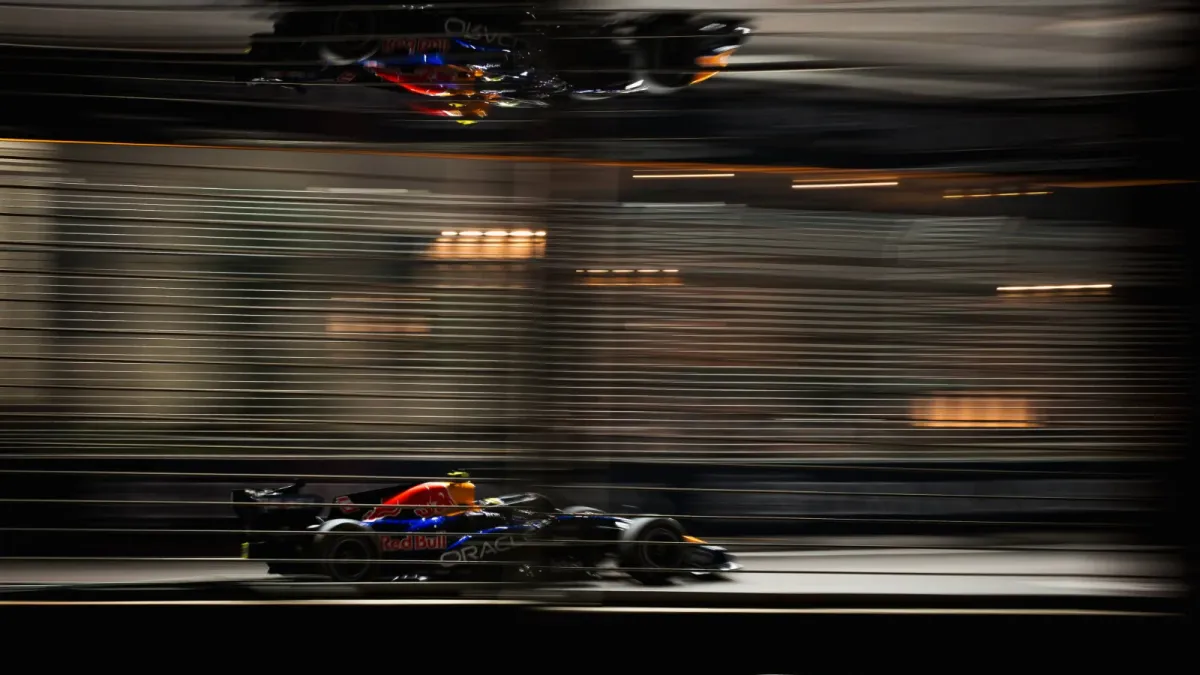 Verstappen Rebut Pole Dramatis GP Singapura, Tantang Leclerc