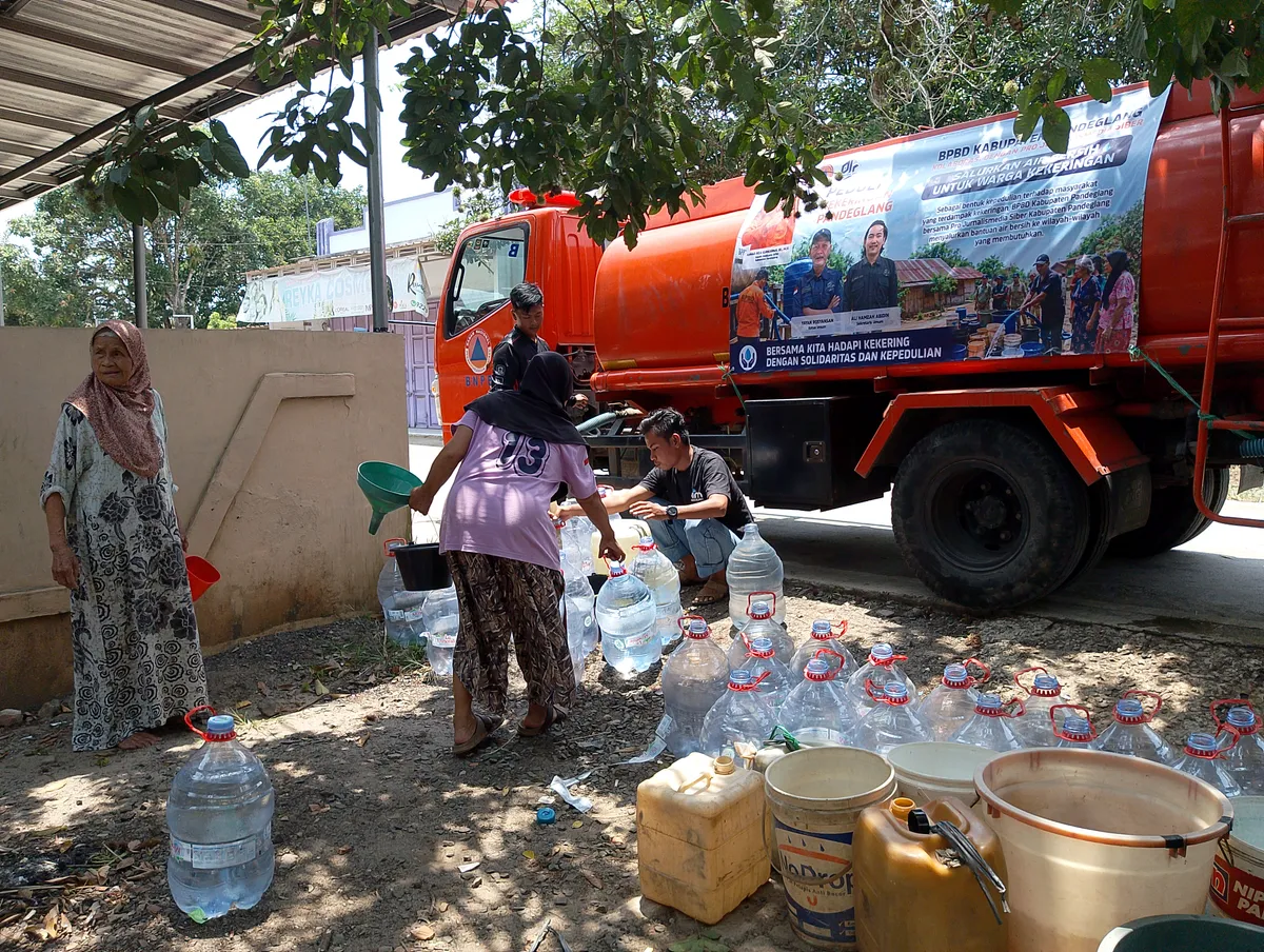 DPC PJS dan BNPB Pandeglang Pasok Air Bersih ke Desa Kolelet