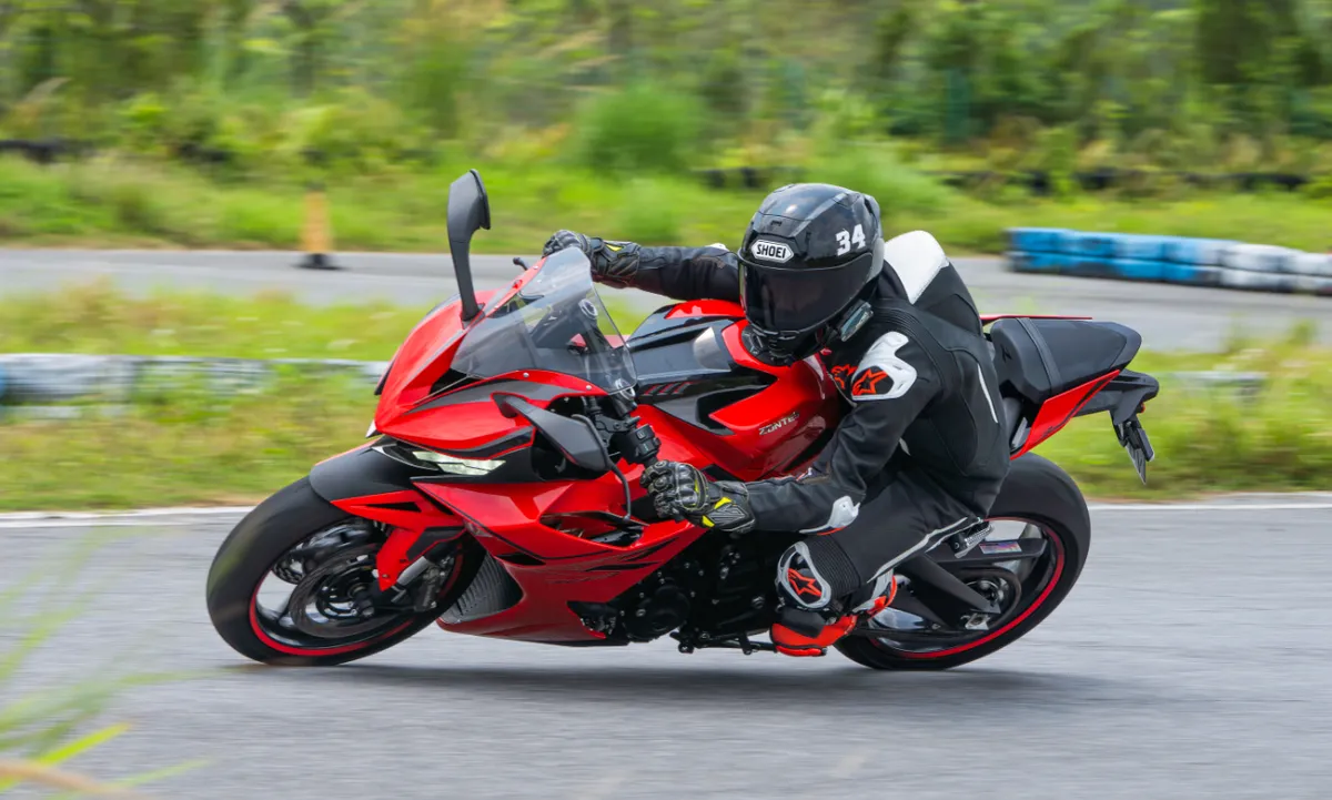 Zontes 703RR dan 703F 2027 Hadirkan Teknologi Ride by Wire