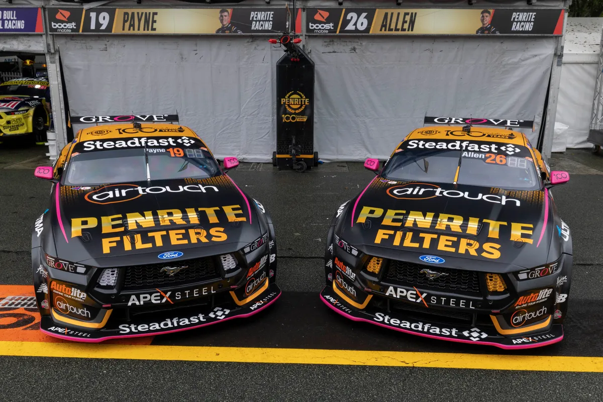 Grove Racing Usung Livery Pink di Supercars untuk Amal