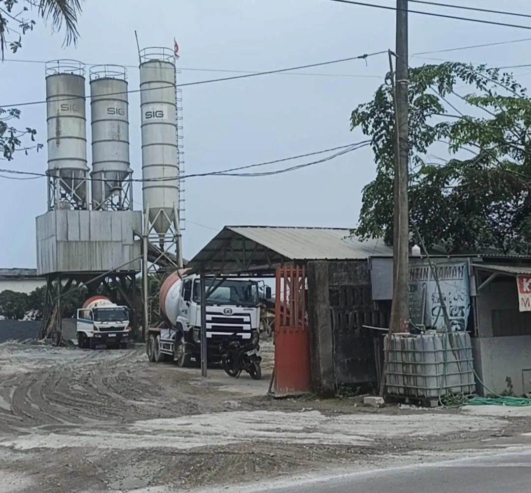 Aktivitas Operasional PT Varia Usaha Beton di Tol Serang-Panimbang Disorot