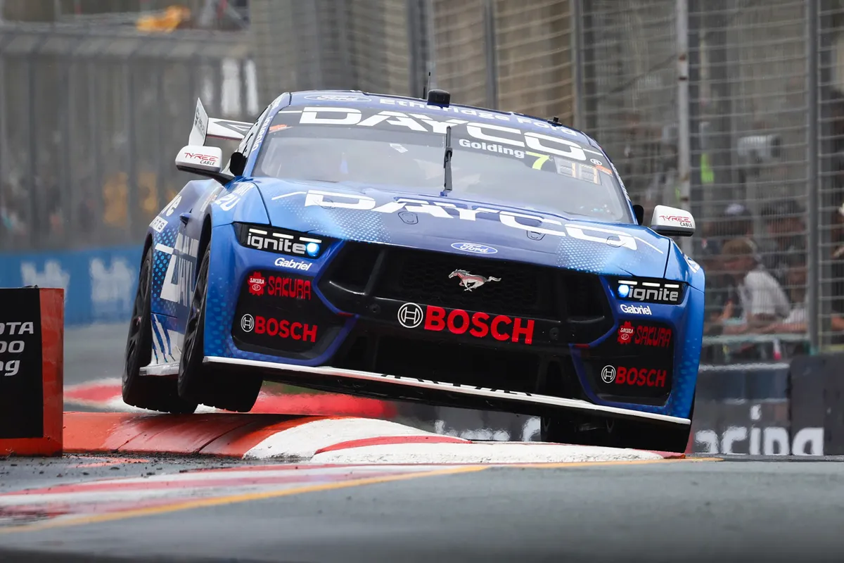 Golding Tercepat di Sesi Latihan Pembuka Gold Coast 500 yang Licin