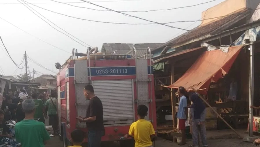 Kebakaran Hanguskan Toko Sembako di Pandeglang Akibat Konsleting Listrik