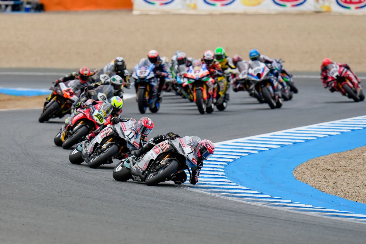 Bulega Tutup Musim WorldSBK 2026 dengan Kemenangan Dominan di Jerez
