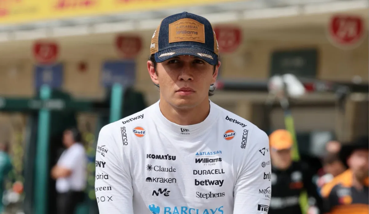 Alex Albon Membalas Kritik Fernando Alonso Terkait Standar Membalap