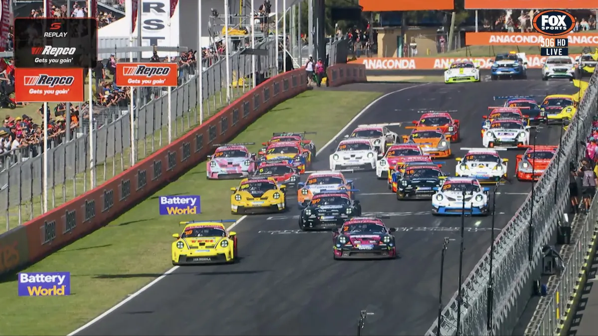 Kekacauan Awal Balapan Porsche di Bathurst Picu Bendera Merah