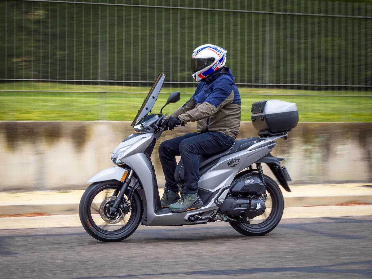 Uji Performa MITT Alto 125, Skuter Perkotaan Berfitur Canggih