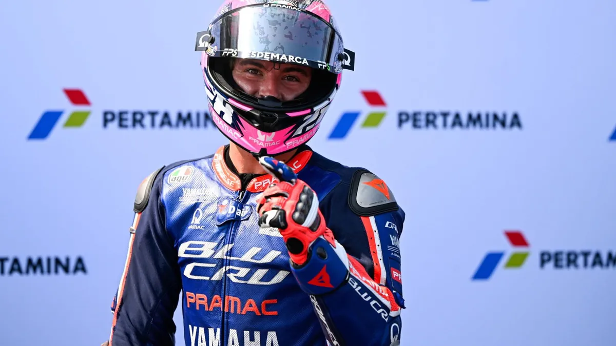 Izan Guevara Rebut Pole Bersejarah di Moto2 Mandalika 2026