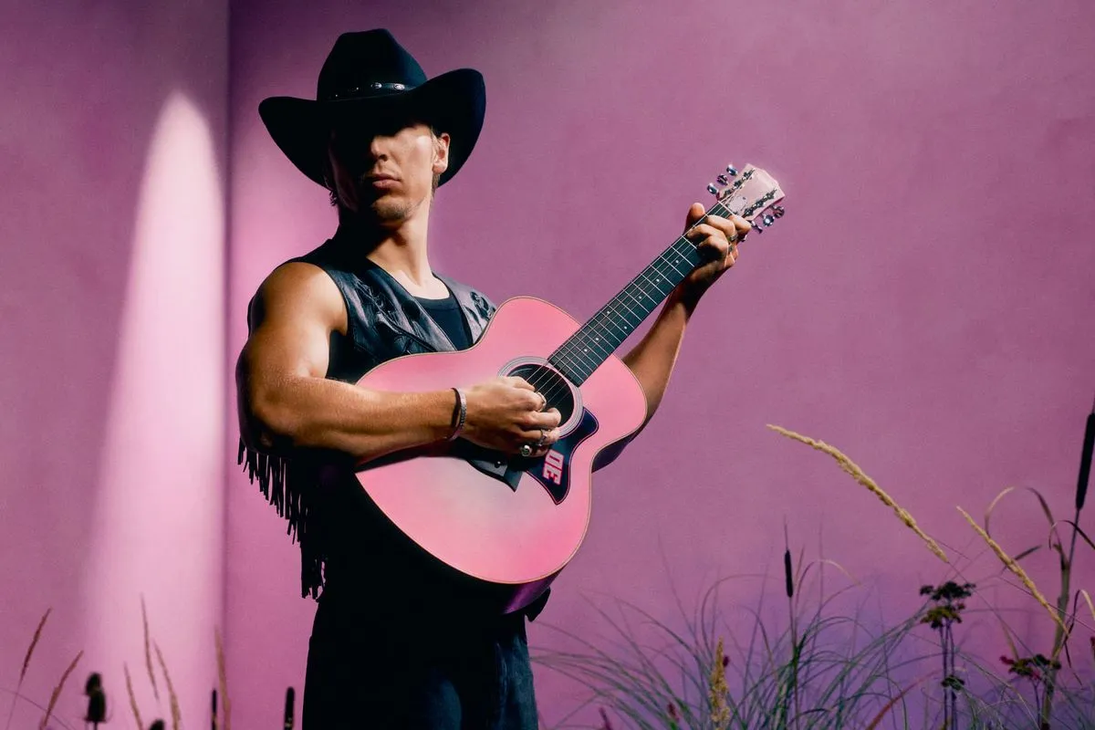 Liam Lawson Luncurkan Gitar Kustom Jelang GP Amerika Serikat