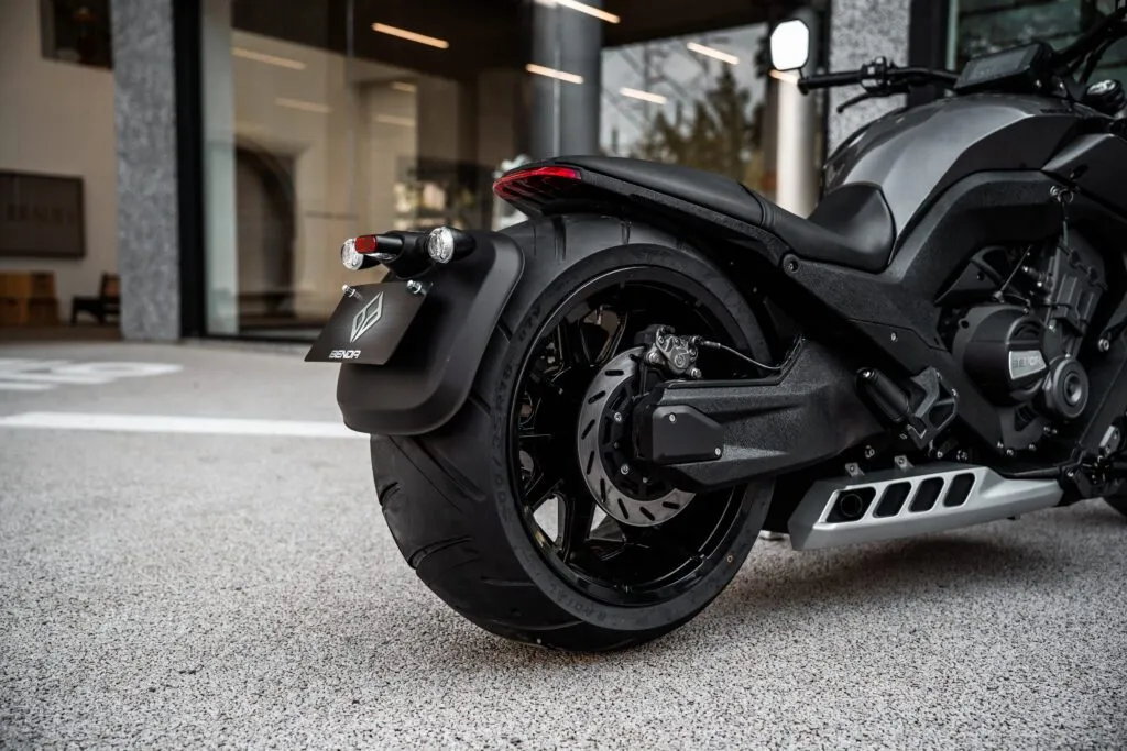 Benda Revolusi Suspensi Motor Cruiser Lewat Teknologi Elektronik