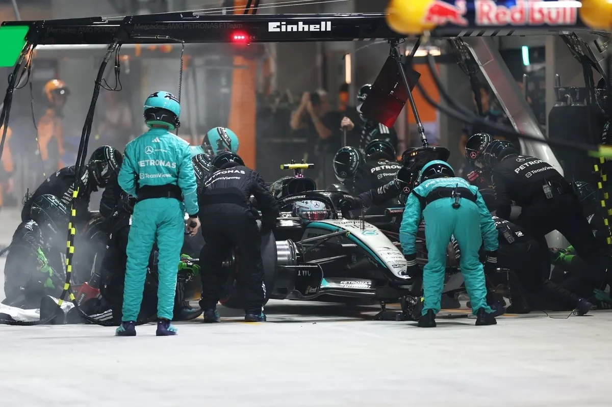 Mercedes Ungkap Alasan Turunkan Kru Pit Senior di GP Singapura