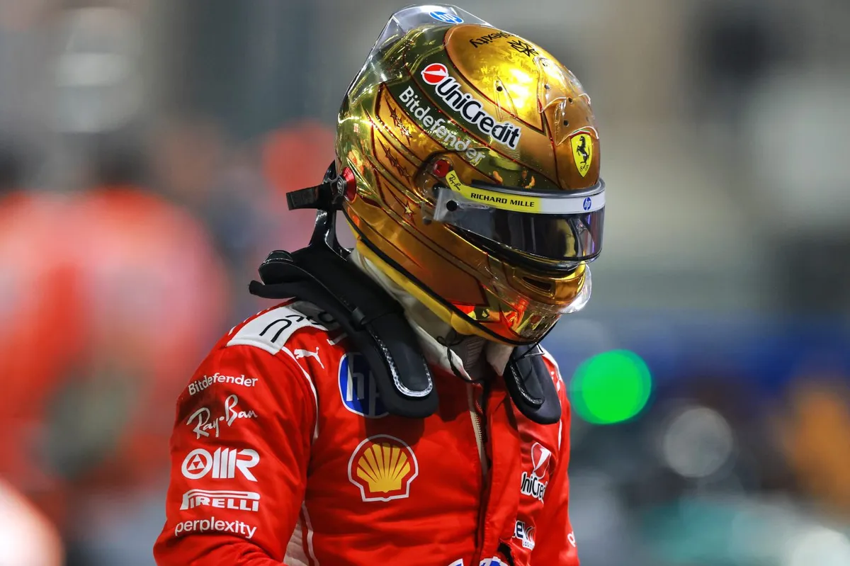 Hamilton Minta Maaf Usai Abaikan Strategi Pit Ferrari di Singapura