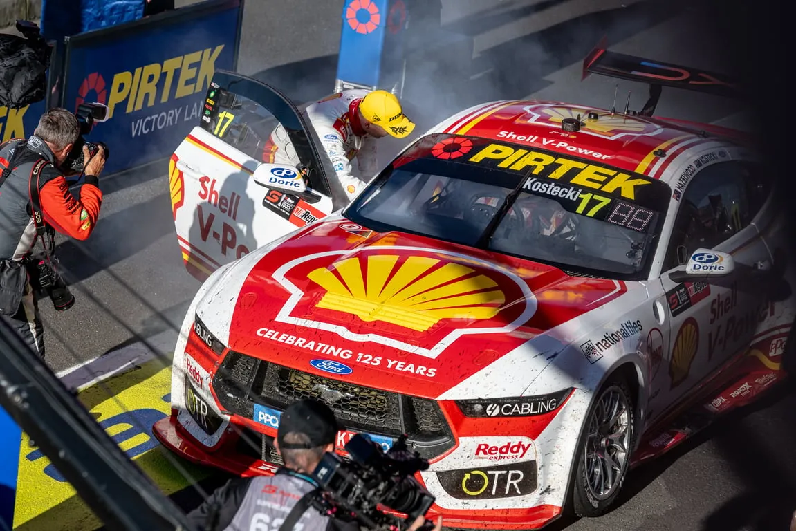 DJR Pastikan Mobil Pemenang Bathurst 1000 Tetap di Museum Tim
