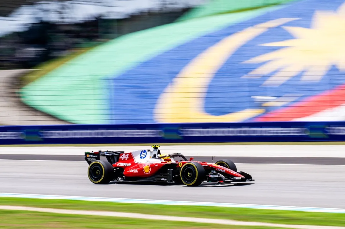 Hamilton Ditegur, Ferrari Didenda Rp170 Juta karena Impeding di Bahrain GP