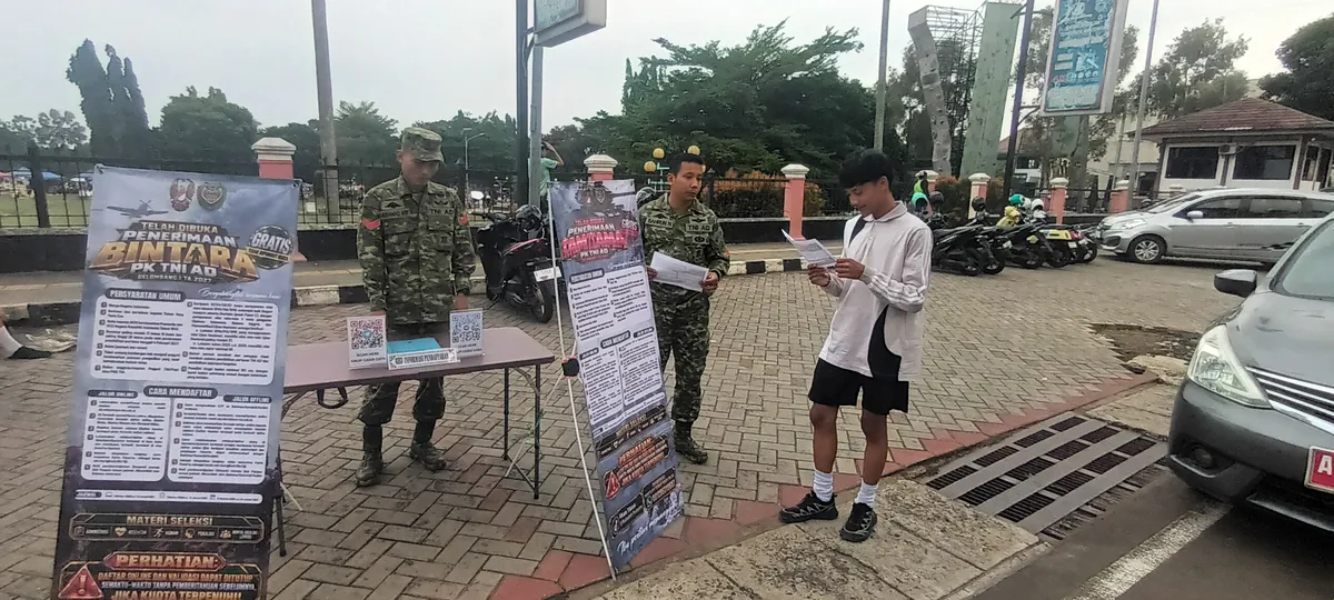 Kodim Pandeglang Gencarkan Sosialisasi Rekrutmen TNI AD di Alun-Alun