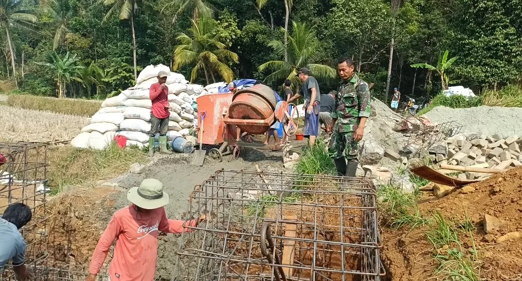 Kodim 0601/Pandeglang Genjot Pembangunan Jembatan Perintis Garuda Jiput