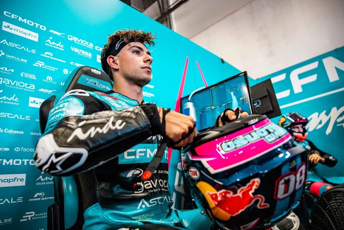 David Alonso Serang Dani Holgado Habis-Habisan di Phillip Island