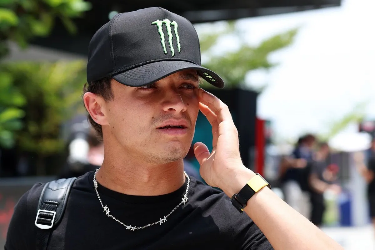 Norris Tolak Balapan di Usia 40-an Meski Alonso Perpanjang Kontrak