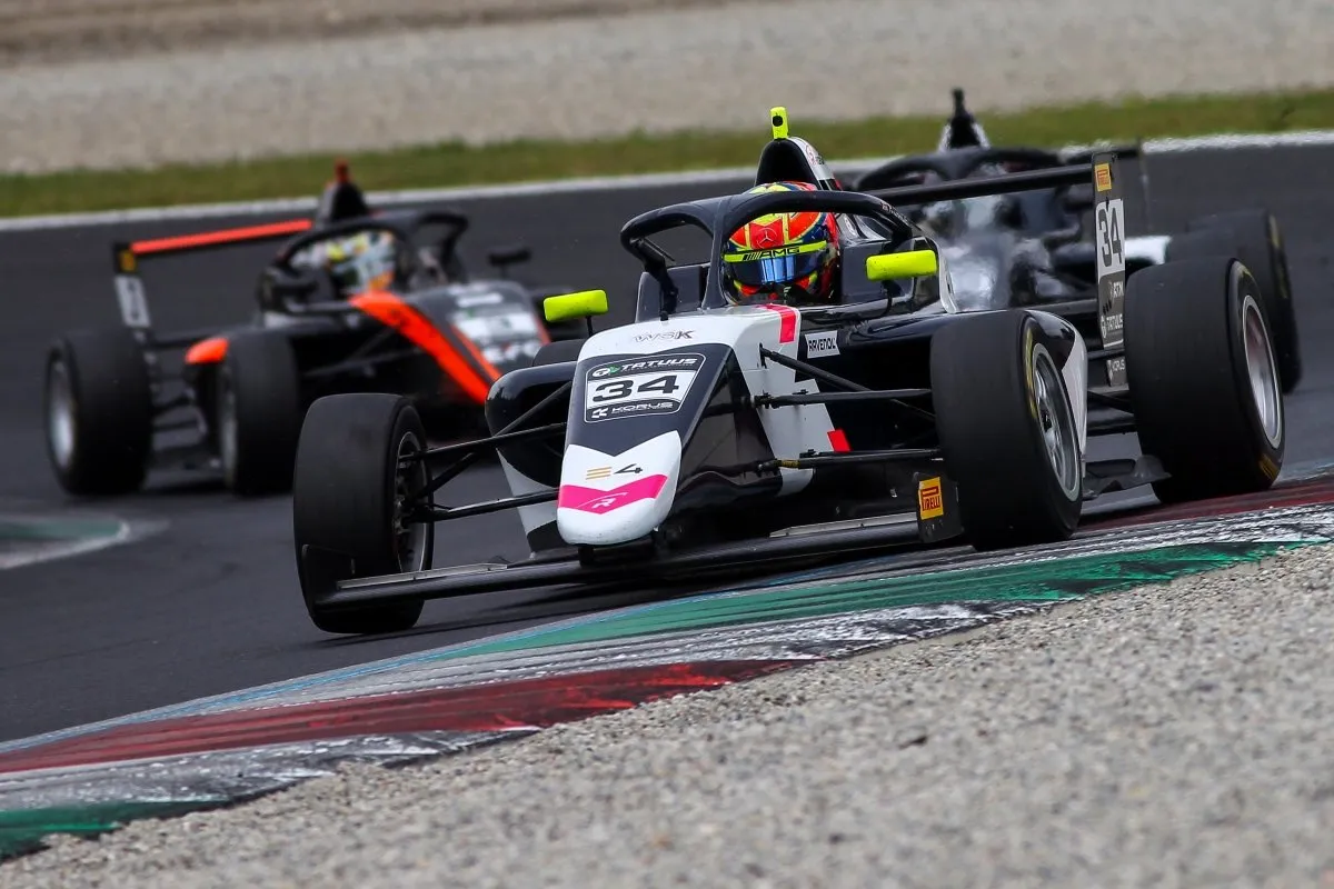 Kenzo Craigie Menang Race 1 Monza dan Perlebar Keunggulan E4