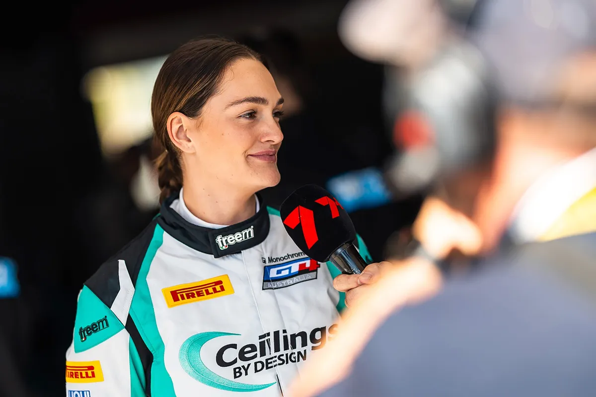 Zoe Woods Debut di Mustang Cup Sandown Lewat Kejutan Ulang Tahun