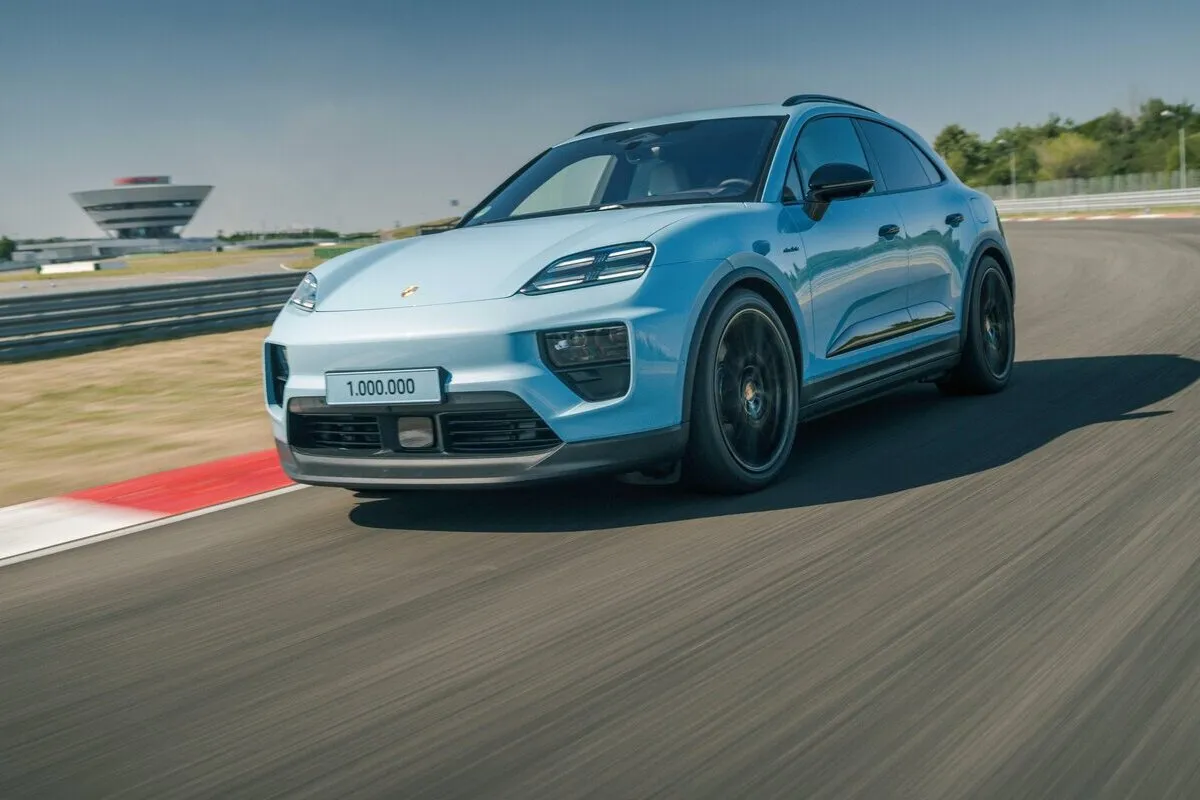 Porsche Siapkan Macan Bermesin Bensin untuk Debut 2028