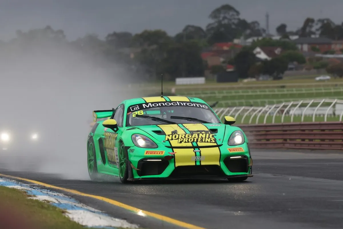 Caleb Paterson Rebut Pole Dramatis di Sandown yang Basah