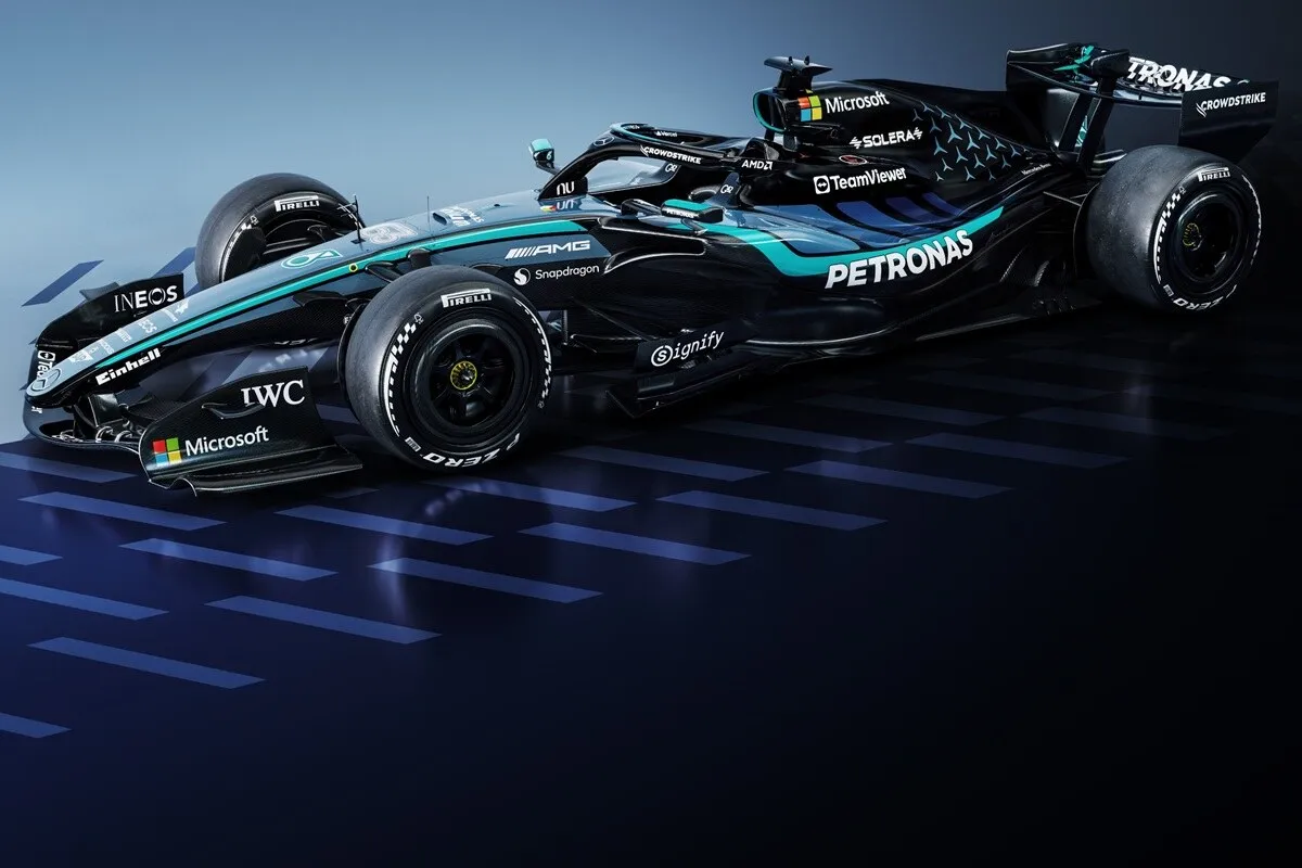 Mercedes Tampil dengan Livery Biru Spesial di Austin